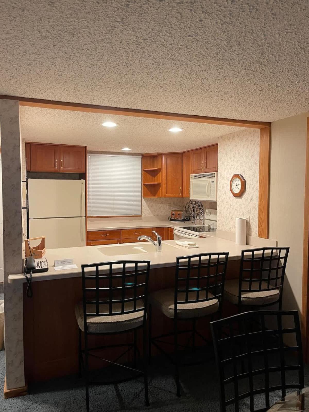 Top Floor Luxury, Sauna, Private Pool, Lake Bellaire Beach, 5 Beds, 4 Full Bath Exterior photo